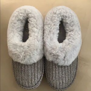 •UGG• Slipper Wrin Genuine Shearling